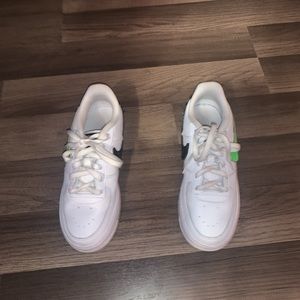 Air Force 1 removable swoosh